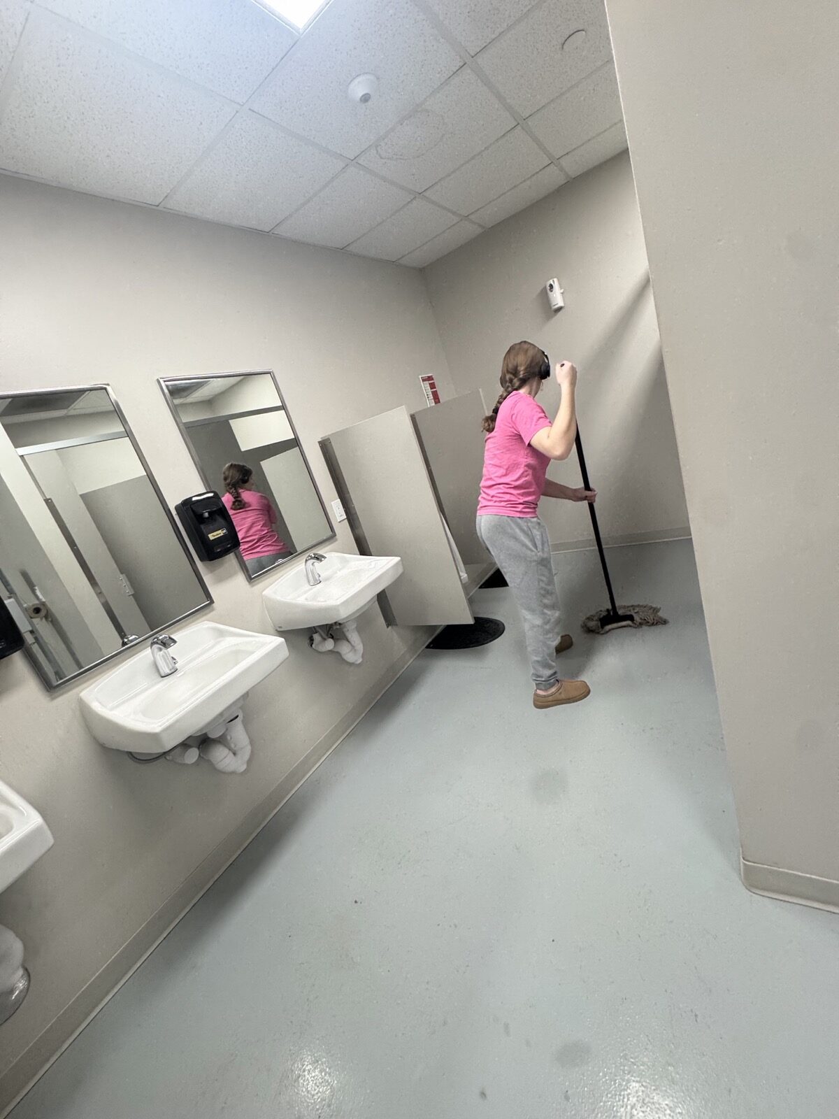 janitorial-commercial-restrooms