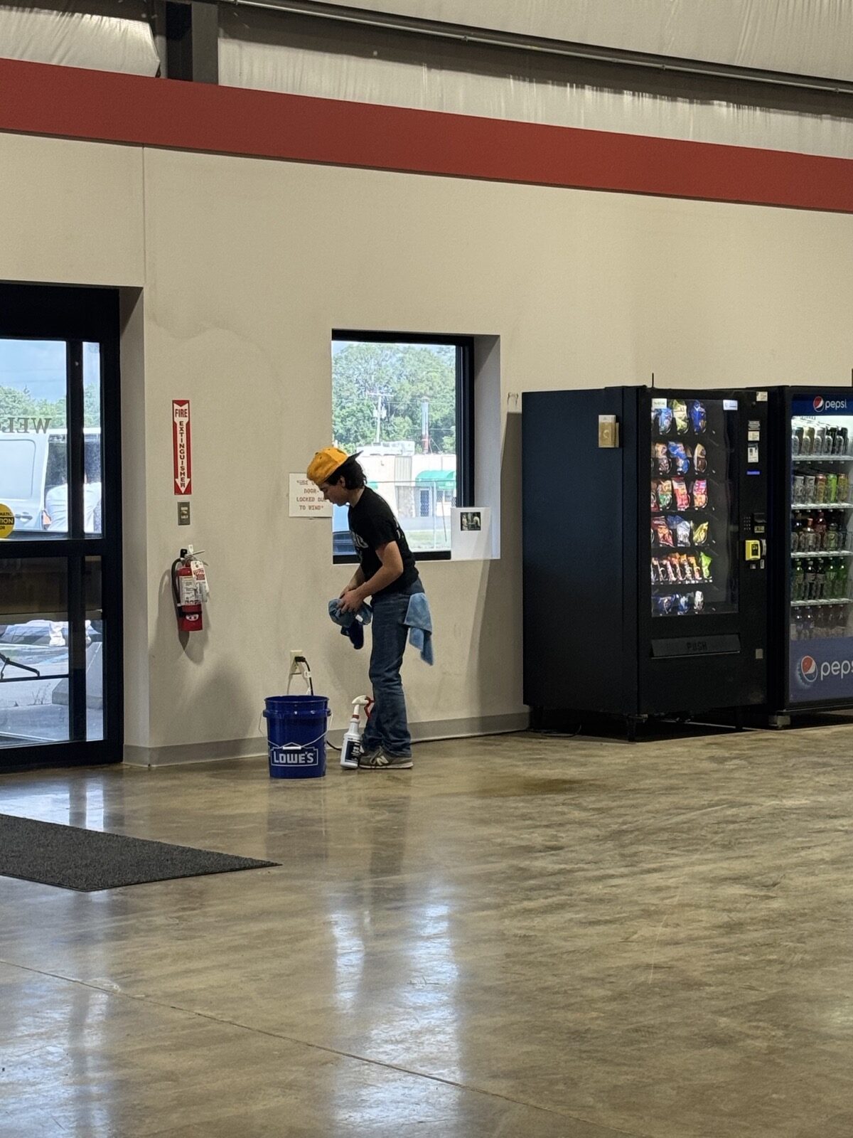 construction-cleanup-progress-worker-vending